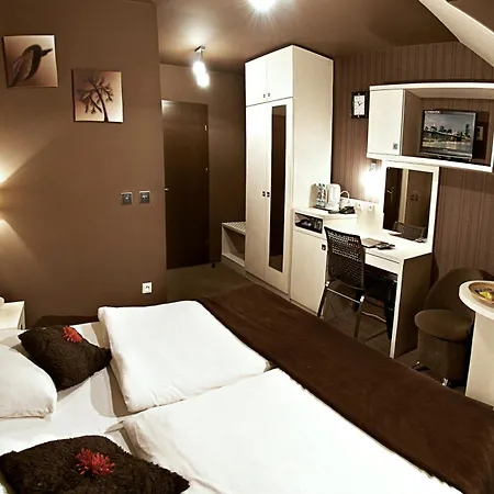 Penzion A2 - 24h - Self Check-in - Free Parking *